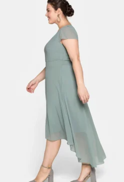 Abendkleid mit Flügelärmeln