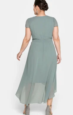 Abendkleid mit Flügelärmeln