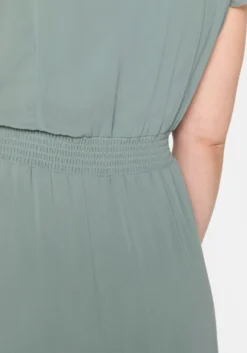 Abendkleid mit Flügelärmeln