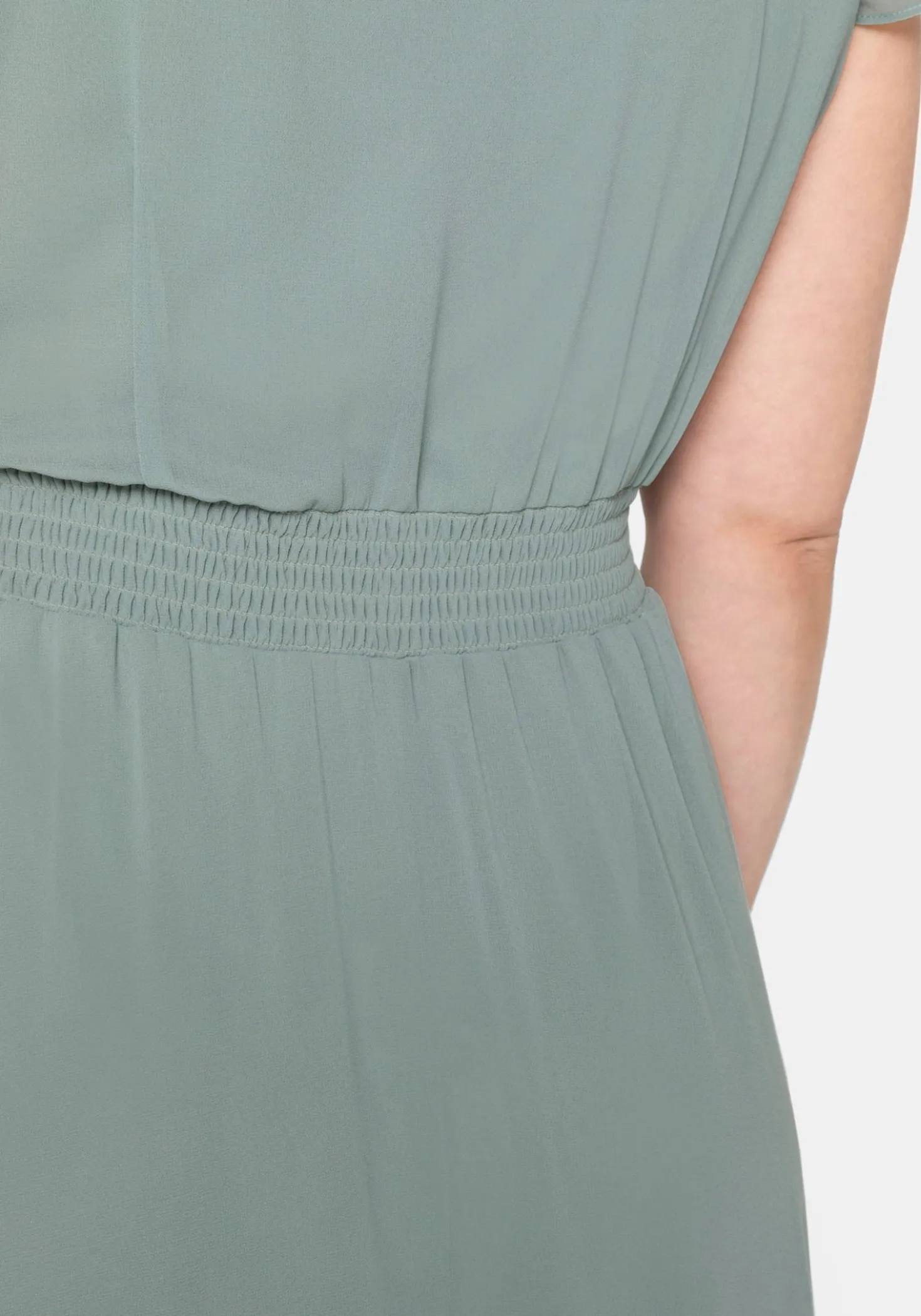 Abendkleid mit Flügelärmeln