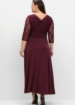 Abendkleid mit Oberteil aus Spitze