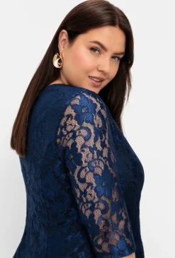 Abendkleid mit Spitze und Mesh