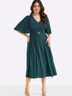 Abendkleid mit Stickerei am Taillenbund