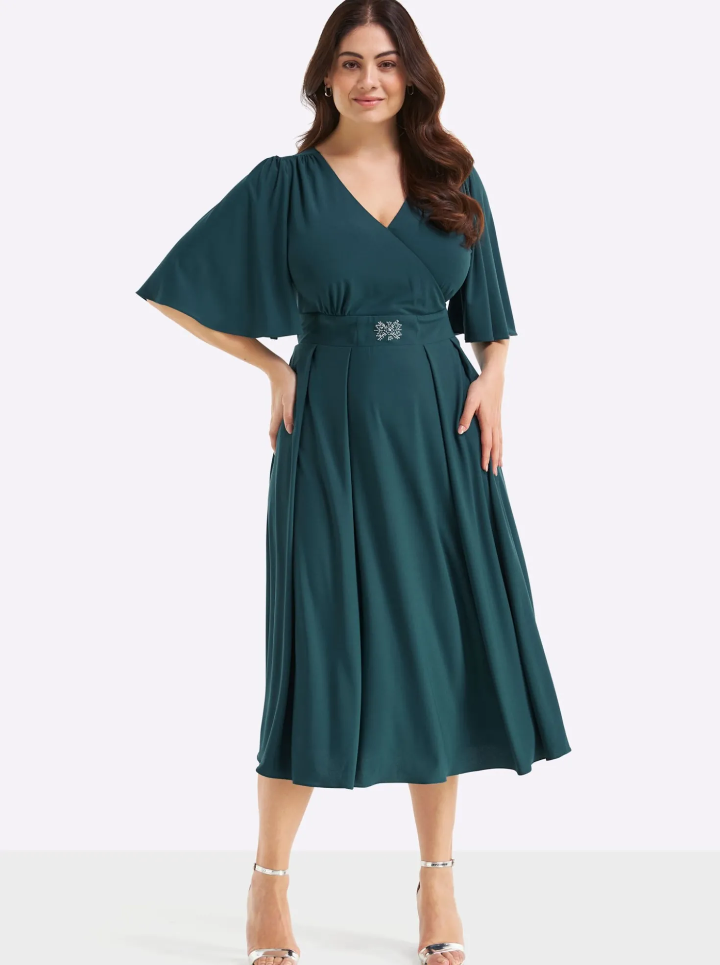 Abendkleid mit Stickerei am Taillenbund