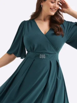 Abendkleid mit Stickerei am Taillenbund