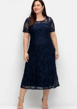 Abendkleid mit Zierborten