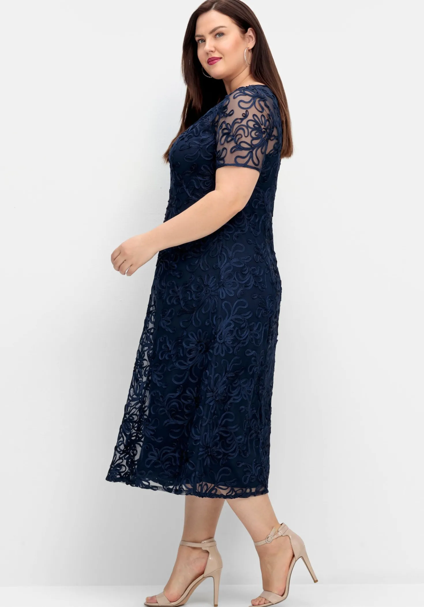 Abendkleid mit Zierborten