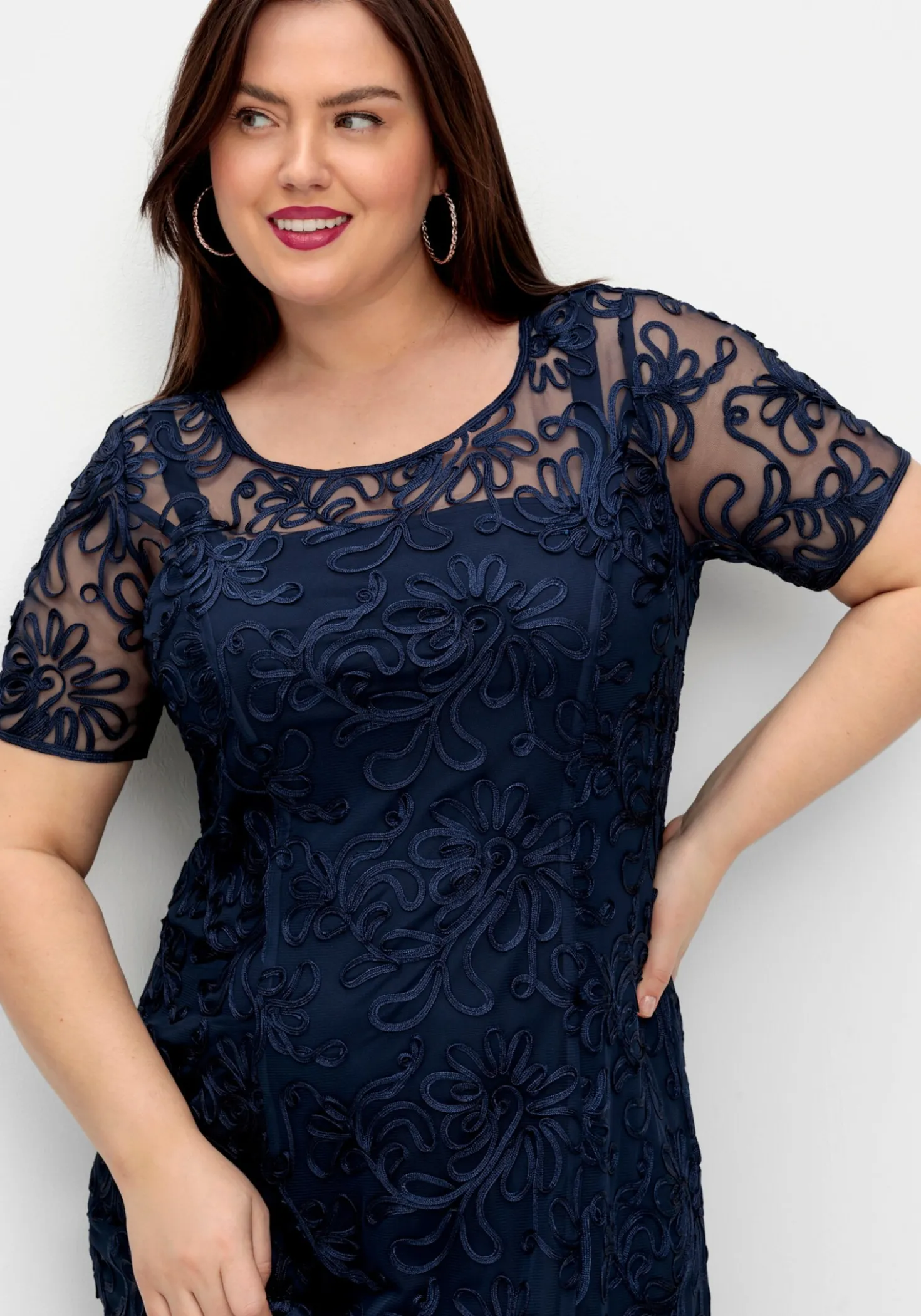Abendkleid mit Zierborten