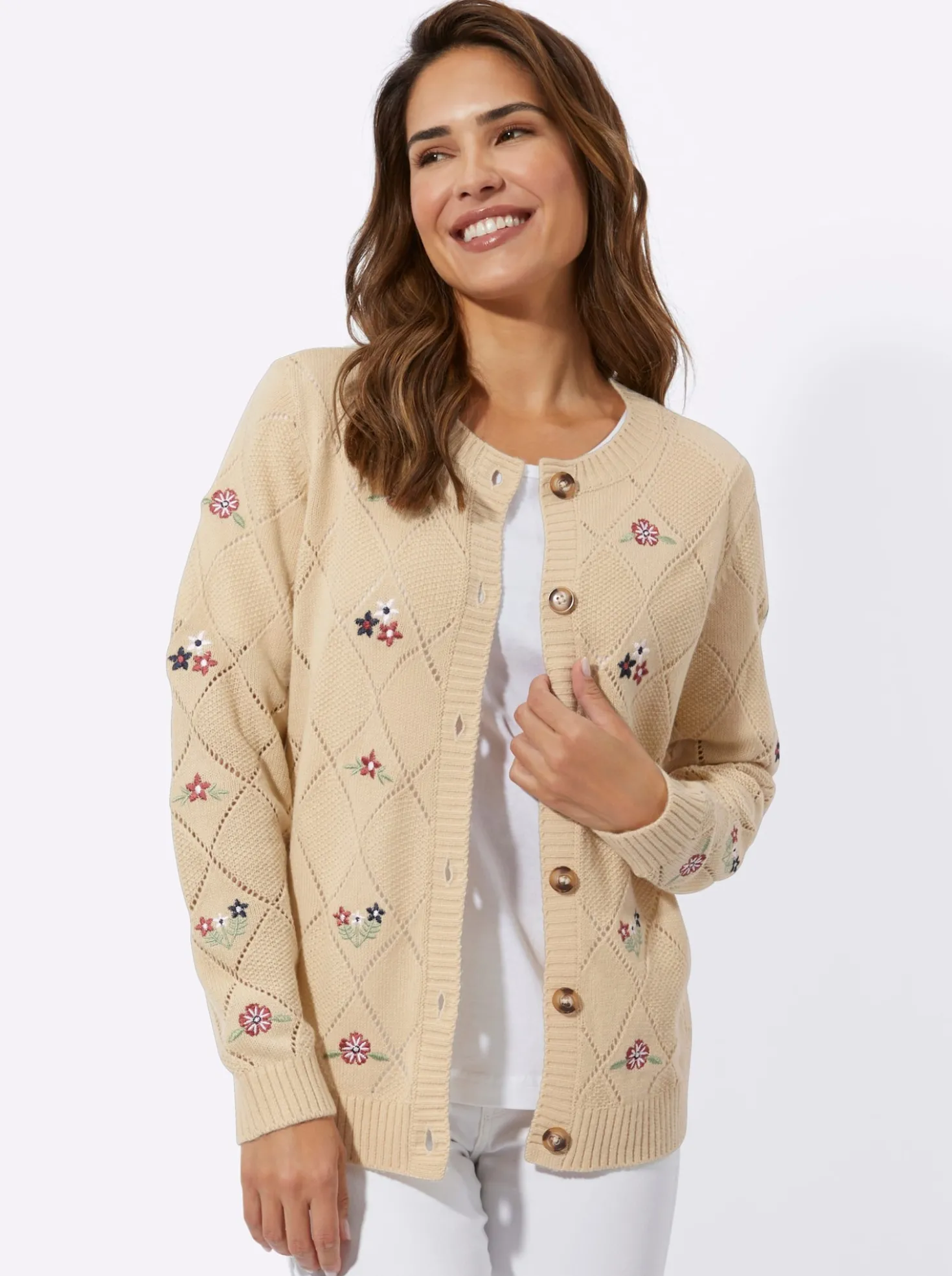 Ajourstrickjacke mit Blütenstickereien