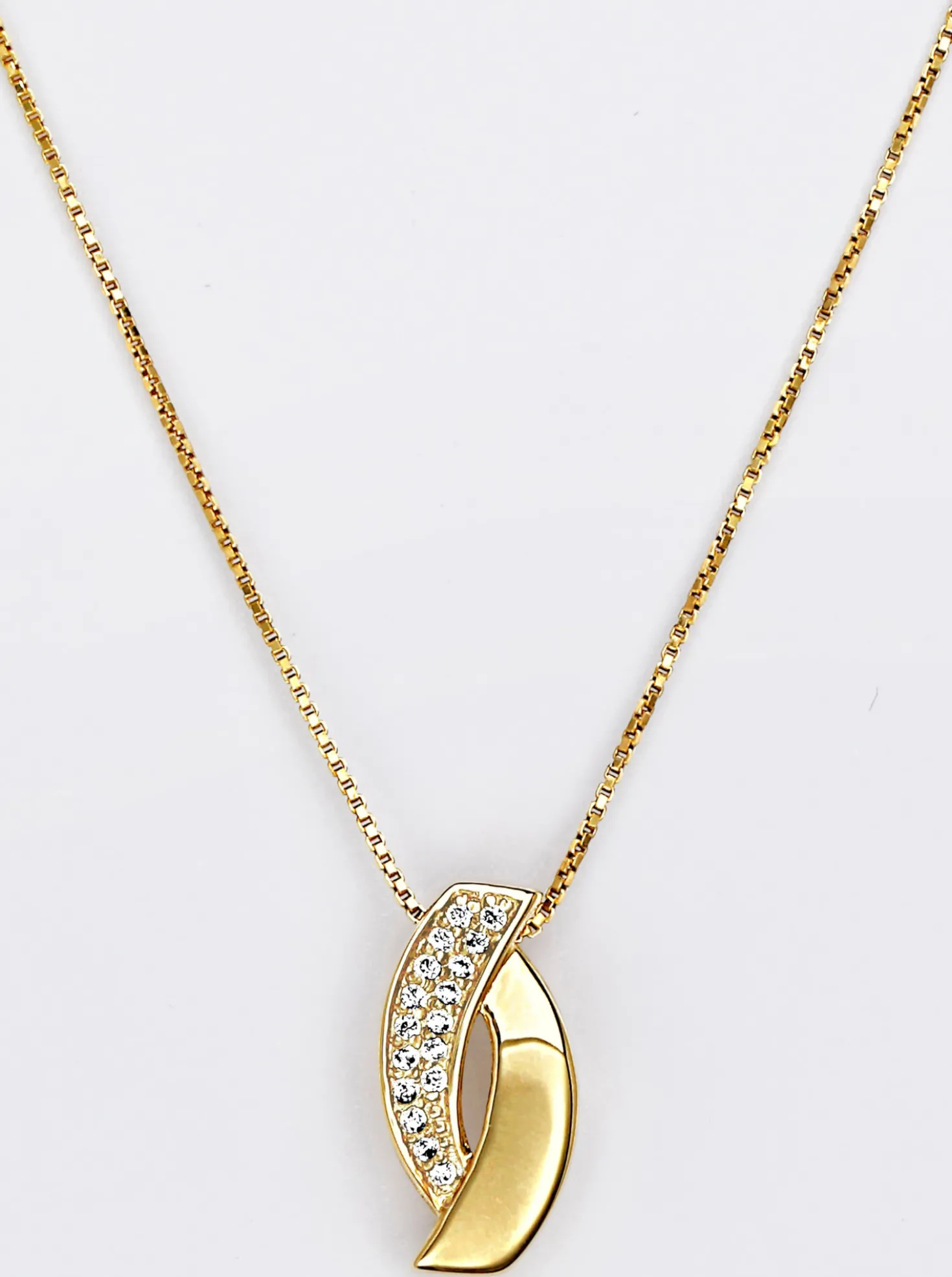 Anhänger mit Kette