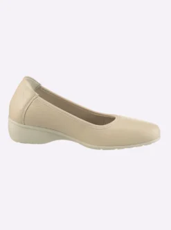 Ballerina mit Keilabsatz