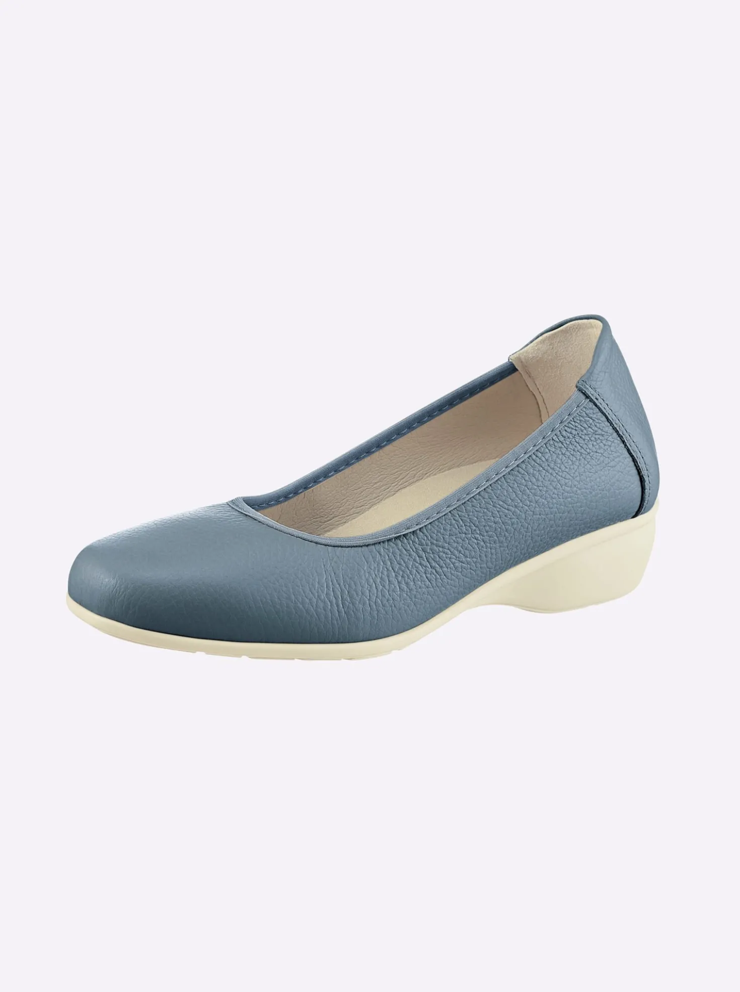Ballerina mit Keilabsatz