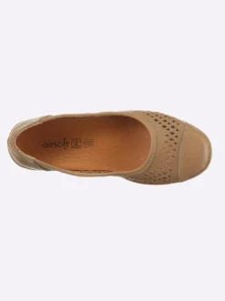 Ballerina mit perforiertem Leder
