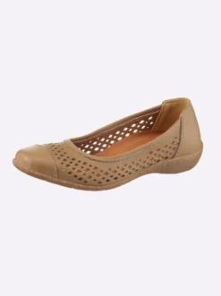 Ballerina mit perforiertem Leder