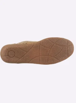 Ballerina mit perforiertem Leder