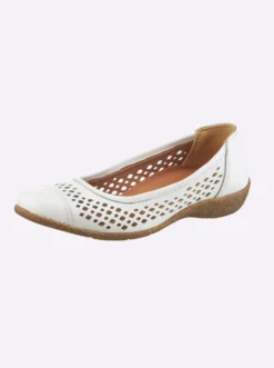 Ballerina mit perforiertem Leder