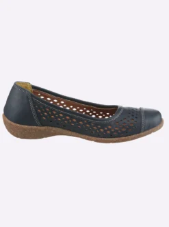 Ballerina mit perforiertem Leder