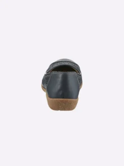 Ballerina mit perforiertem Leder