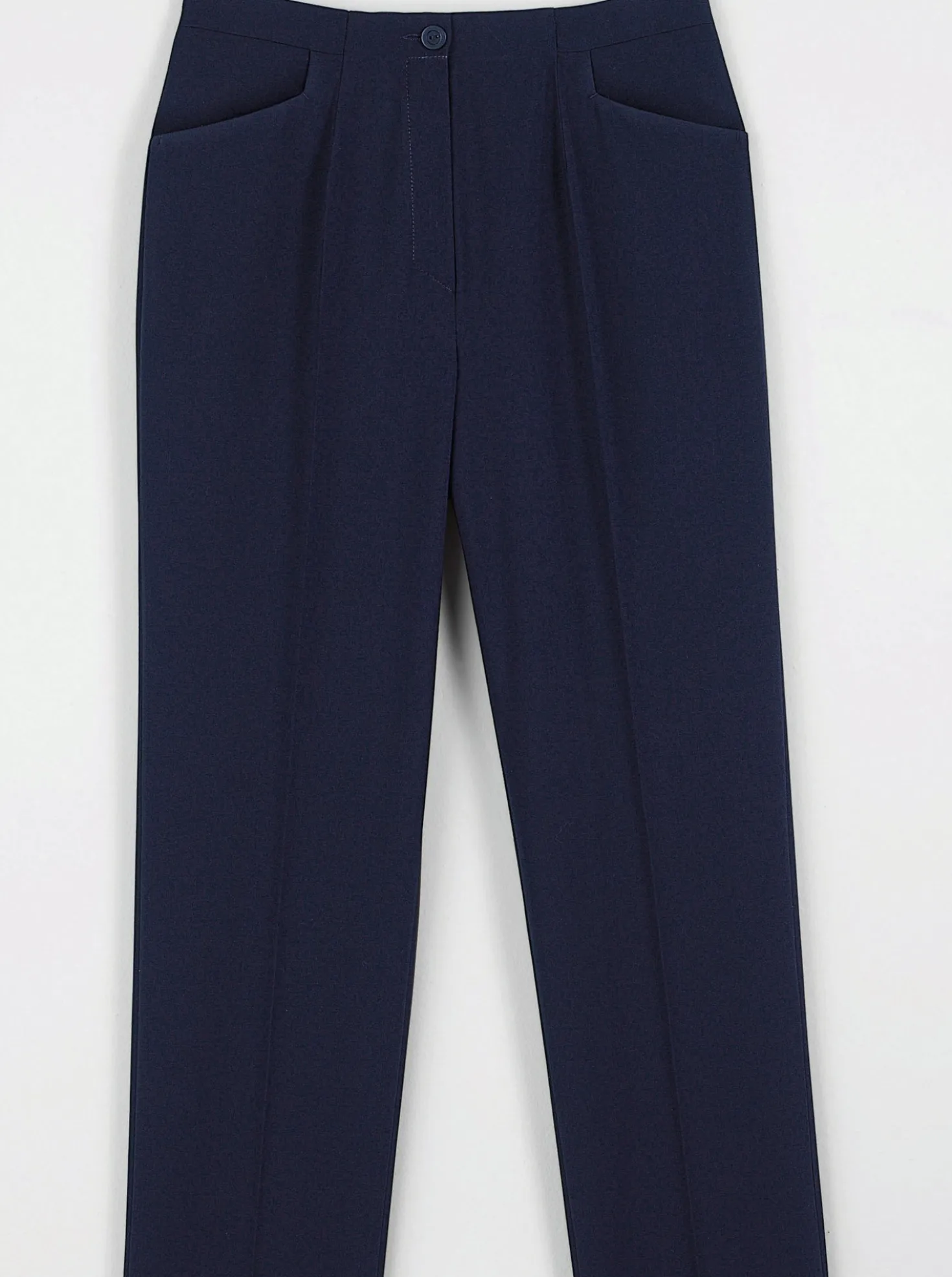 Bügelfaltenhose in Bauch-weg-Form