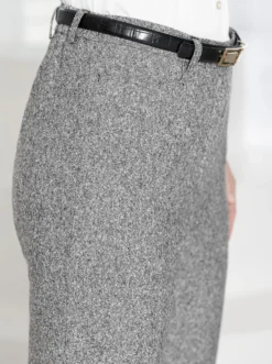 Bügelfaltenhose mit Taillenabnähern