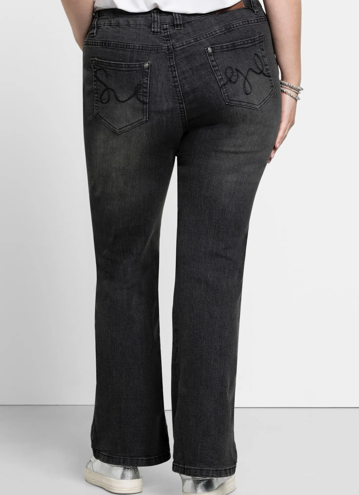 Bootcut-Jeans mit Used-Effekten