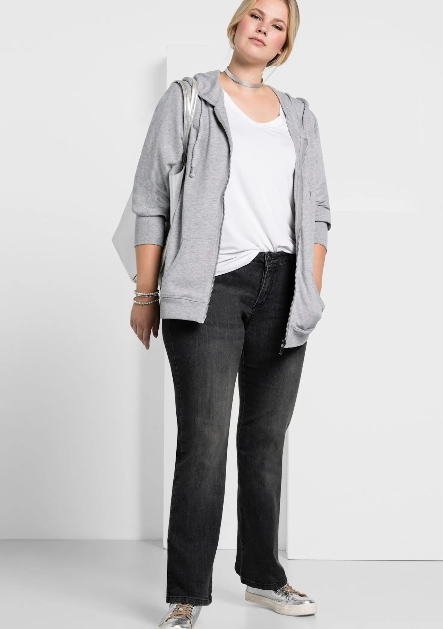 Bootcut-Jeans mit Used-Effekten