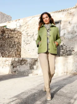 Boucléjacke mit Innenfutter