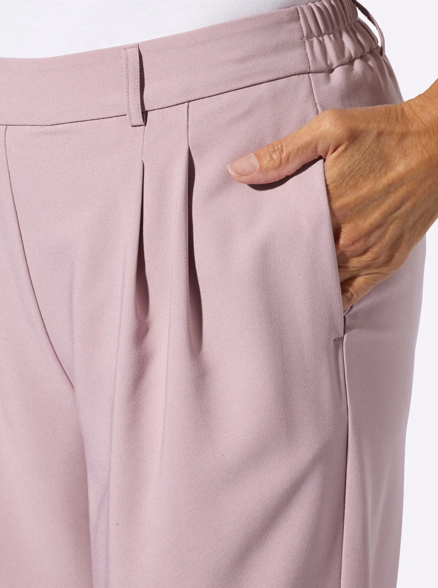 Bundfaltenhose mit fixiertem Saum