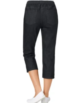Caprijeans mit Nieten-Verzierung