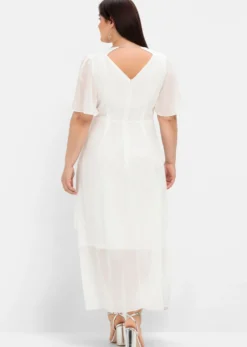 Chiffonkleid mit asymmetrischem Saum