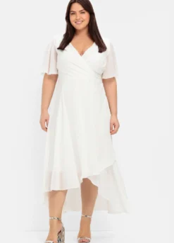 Chiffonkleid mit asymmetrischem Saum