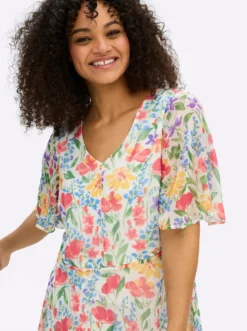 Chiffonkleid mit Volant am Saum
