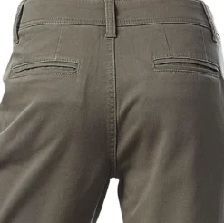 Chinohose in Karotten-Form