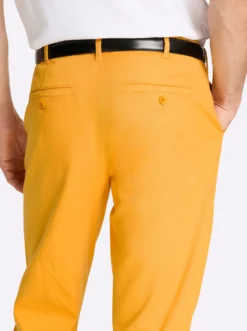 Chinohose mit 2 eingearbeiteten Gesäßtaschen