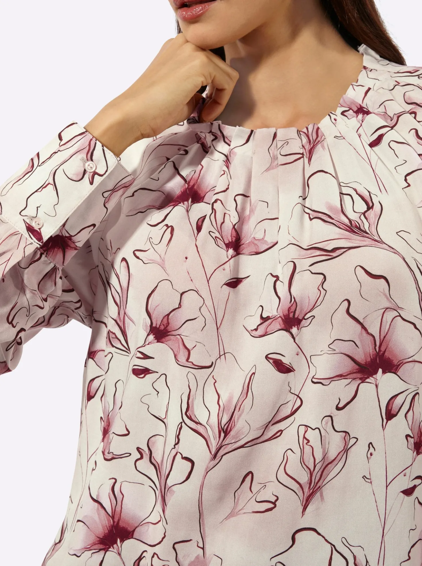 Druckbluse mit knöpfbaren Manschetten