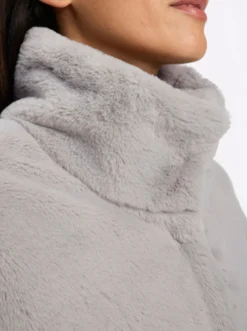 Fellimitatjacke mit Stehkragen