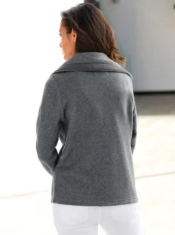 Fleecejacke mit schrägen Reißverschluss-Taschen