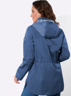 Funktionsjacke mit innovativer Ausrüstung