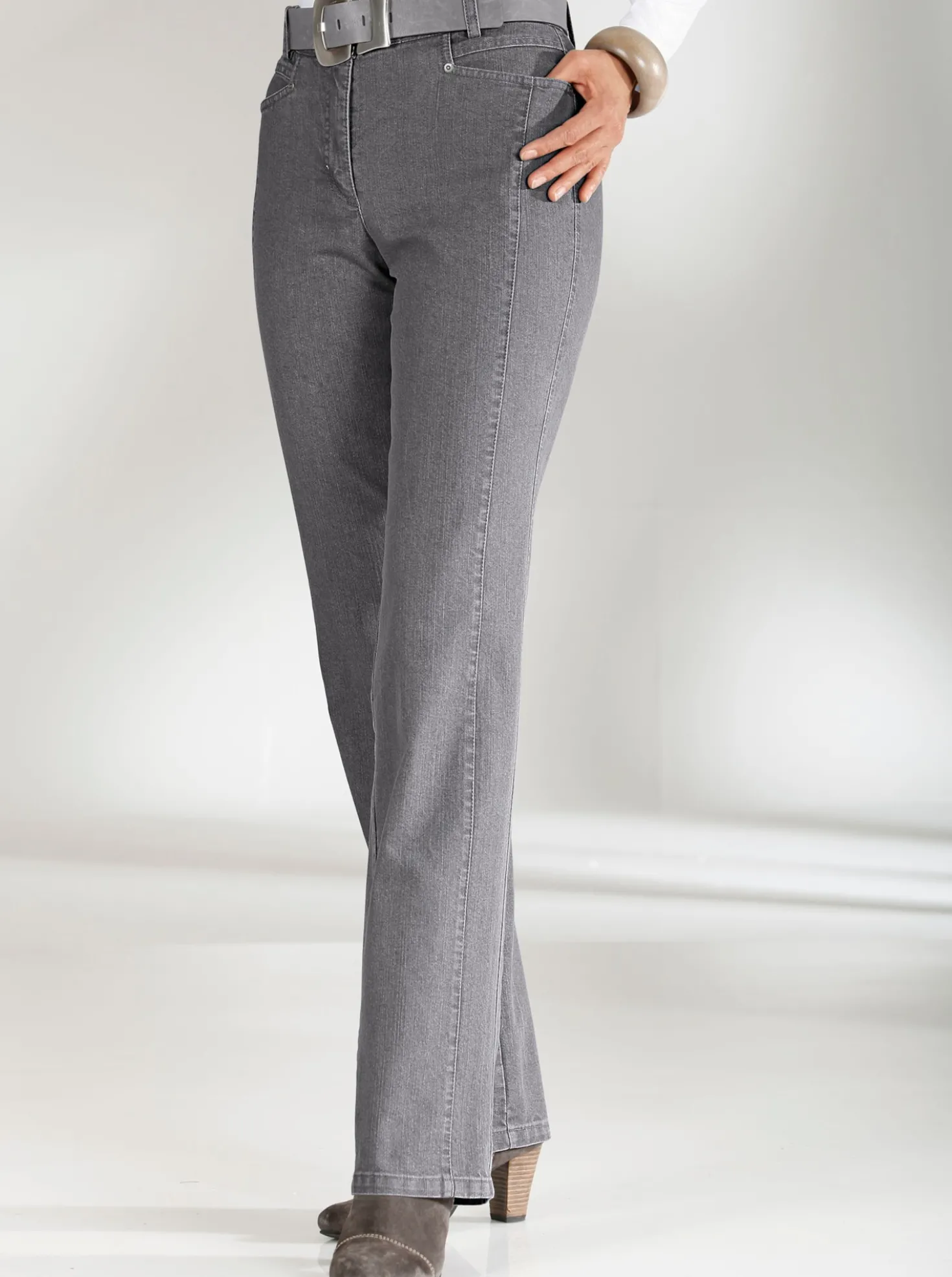 Gerade Jeans mit Bauch-weg-Effekt