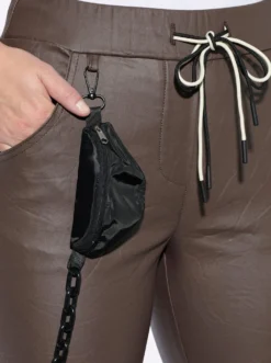 Hose mit Pailletten-Verzierung