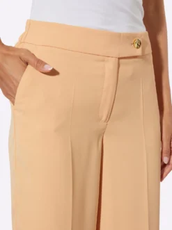 Hose mit Zierleisten hinten
