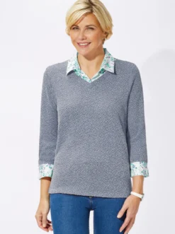2-in-1-Shirt aus Bouclé, mit Blusenstoff