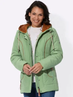 Jacke mit weitenregulierbarer Kapuze