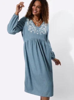 Jeanskleid mit floraler Stickerei