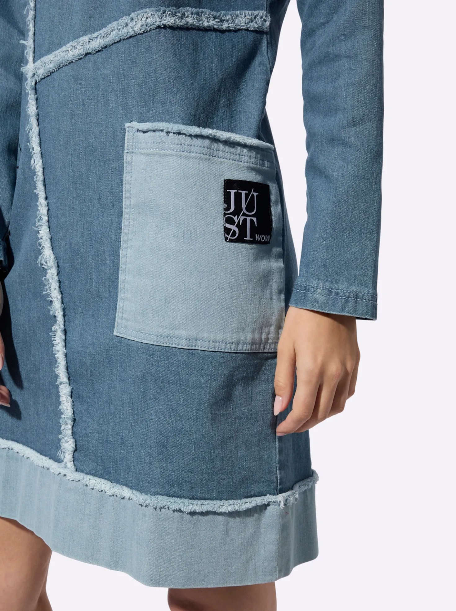 Jeanskleid mit Fransen-Verzierung