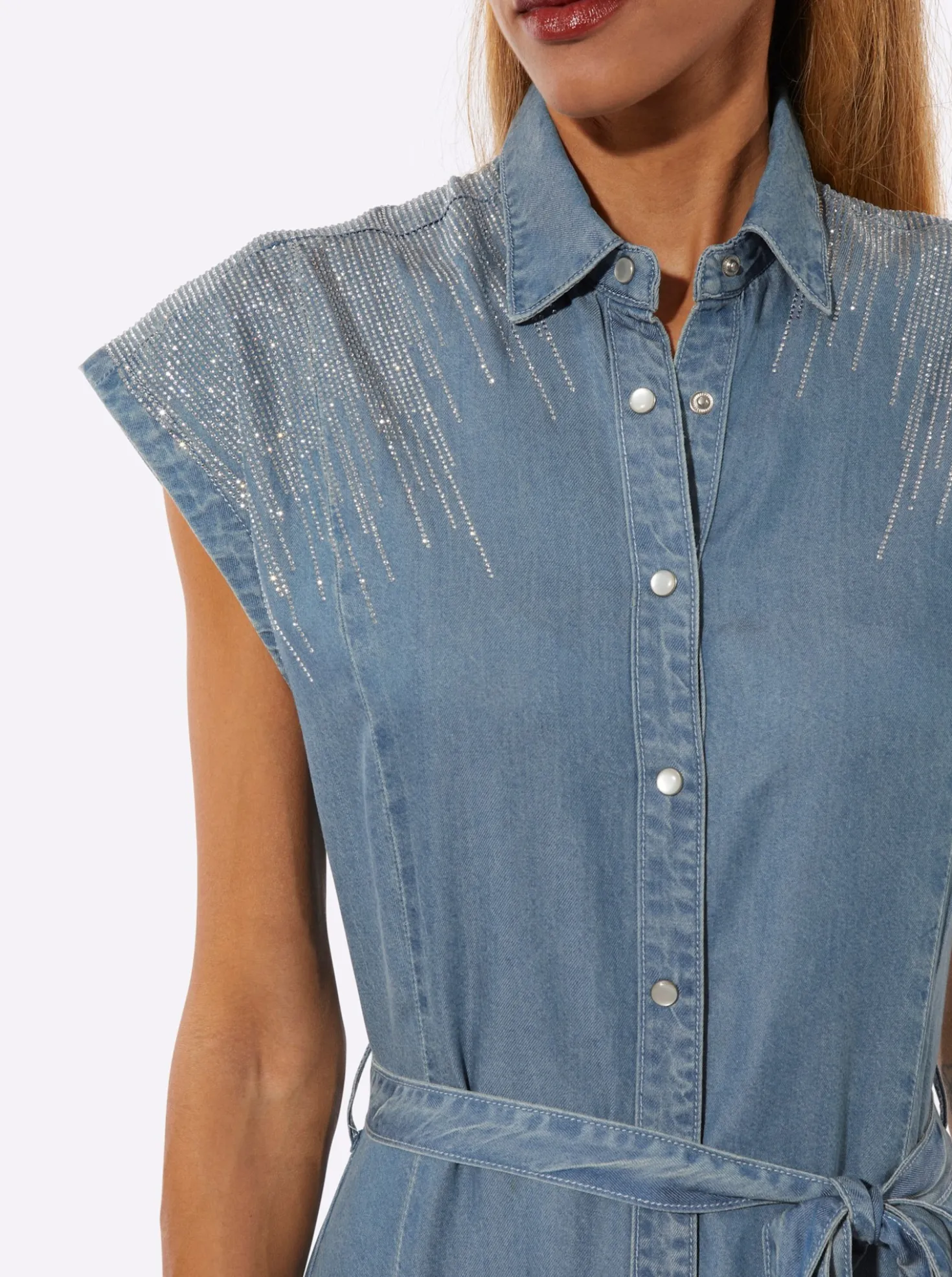 Jeanskleid mit Glitzersteinchen vorne und hinten
