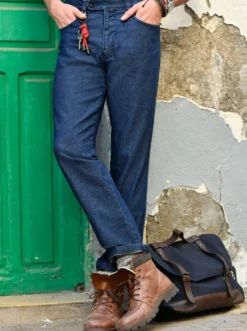 Jeans mit 2 knöpfbaren Gesäßtaschen