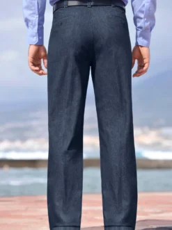 Jeans mit 2 knöpfbaren Gesäßtaschen