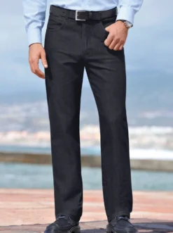 Jeans mit 2 knöpfbaren Gesäßtaschen