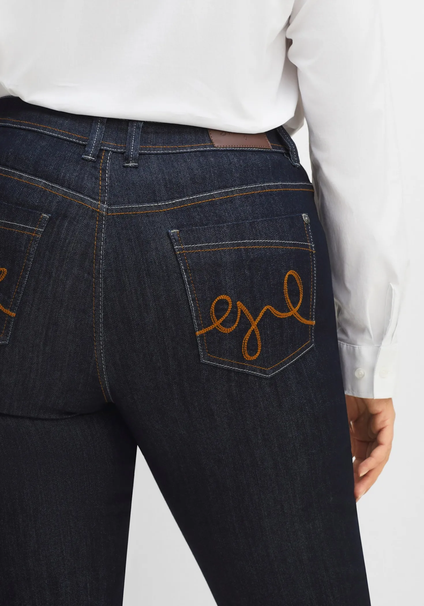 Jeans mit Kontrastnähten
